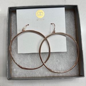NWT Gorjana G Ring earrings in rose gold